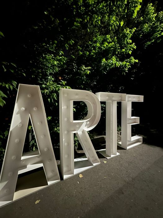 Închiriez litere volumetrice