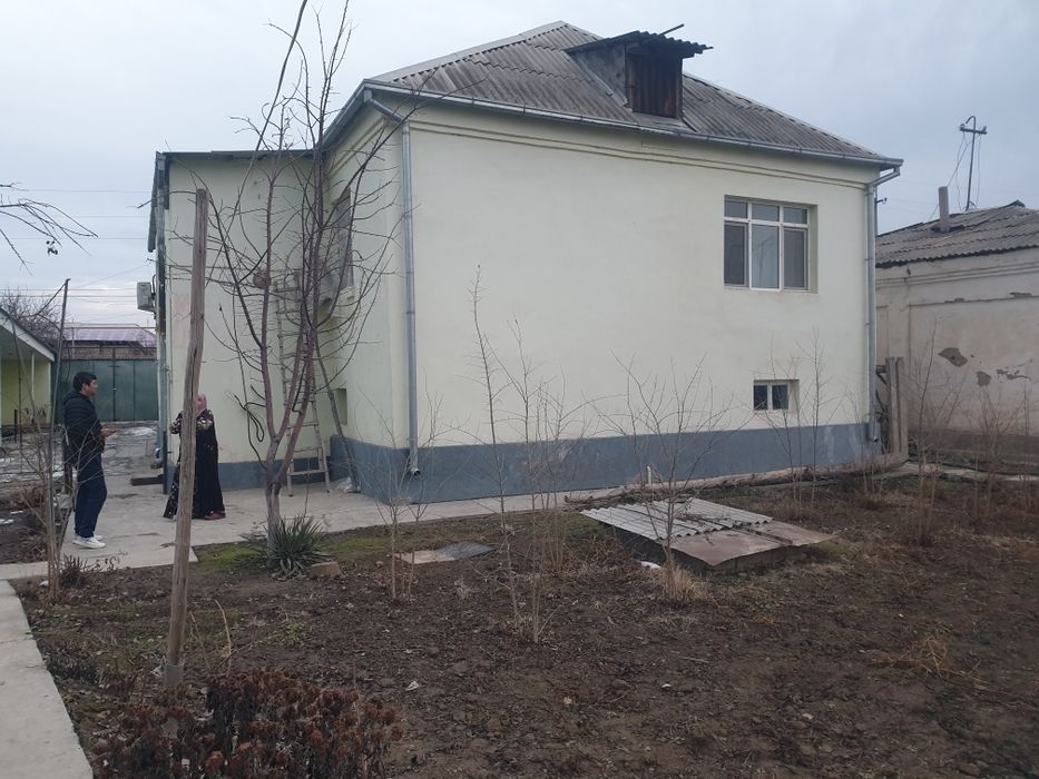 Sirdaryo shaharda 14 sothli 2 qavatli uy sotiladi