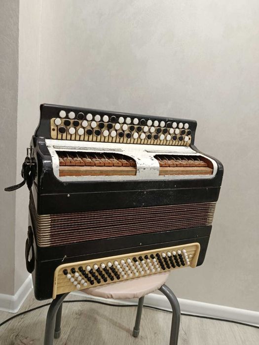 Продам баян        б/у