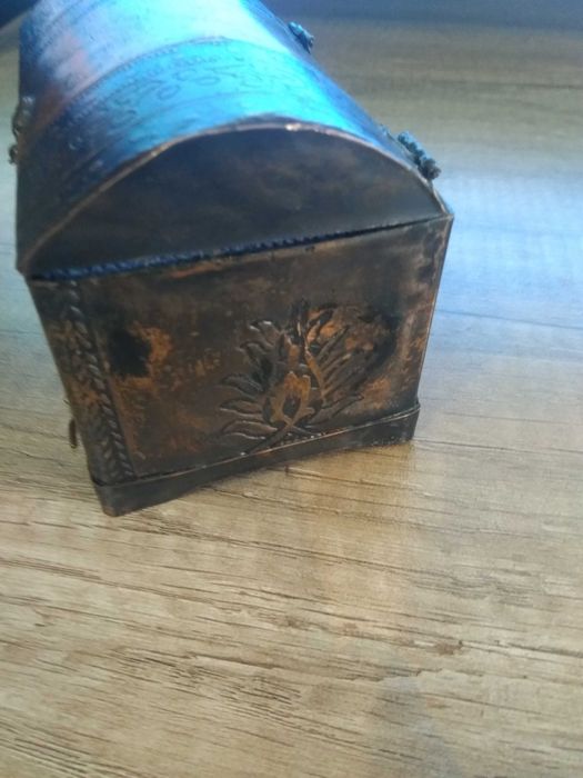 Кутия за бижута . Стара медна.