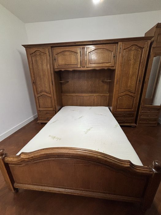 Set pat complet ,cu saltea, sertare si dulap cu usi .