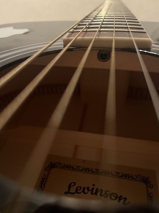 Продам акустическую гитару