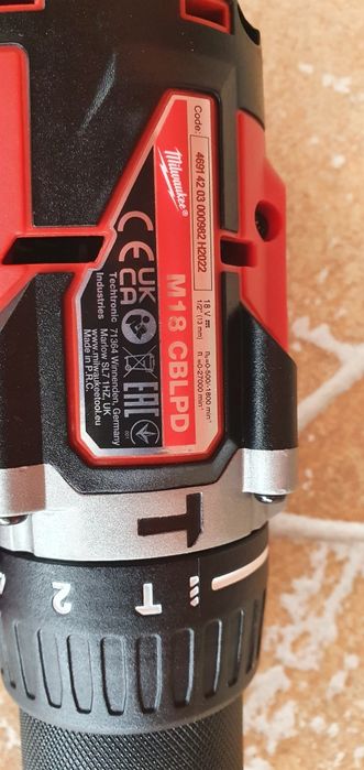 Masina de găurit si înșurubat cu percuție Milwaukee