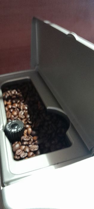 Продавам Delonghi MAGNIFICA