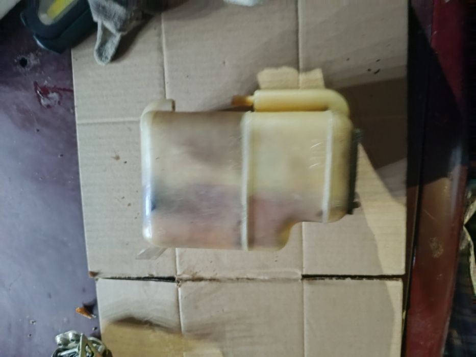 Расширительный бачок Nissan primera p10