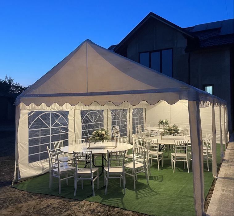 Corturi, mese, scaune si vitrine de inchiriat pentru evenimente