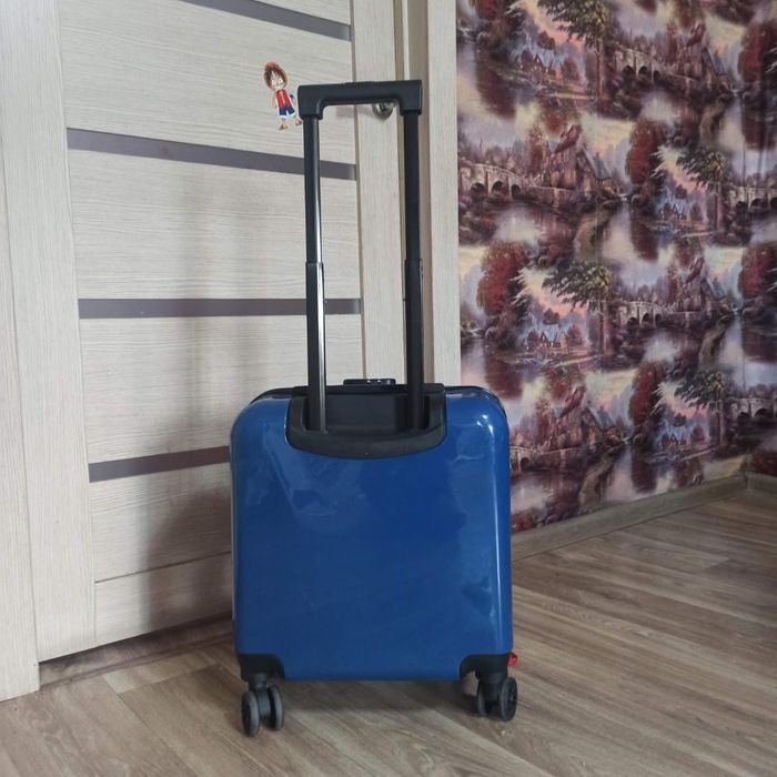 Детский чемодан .