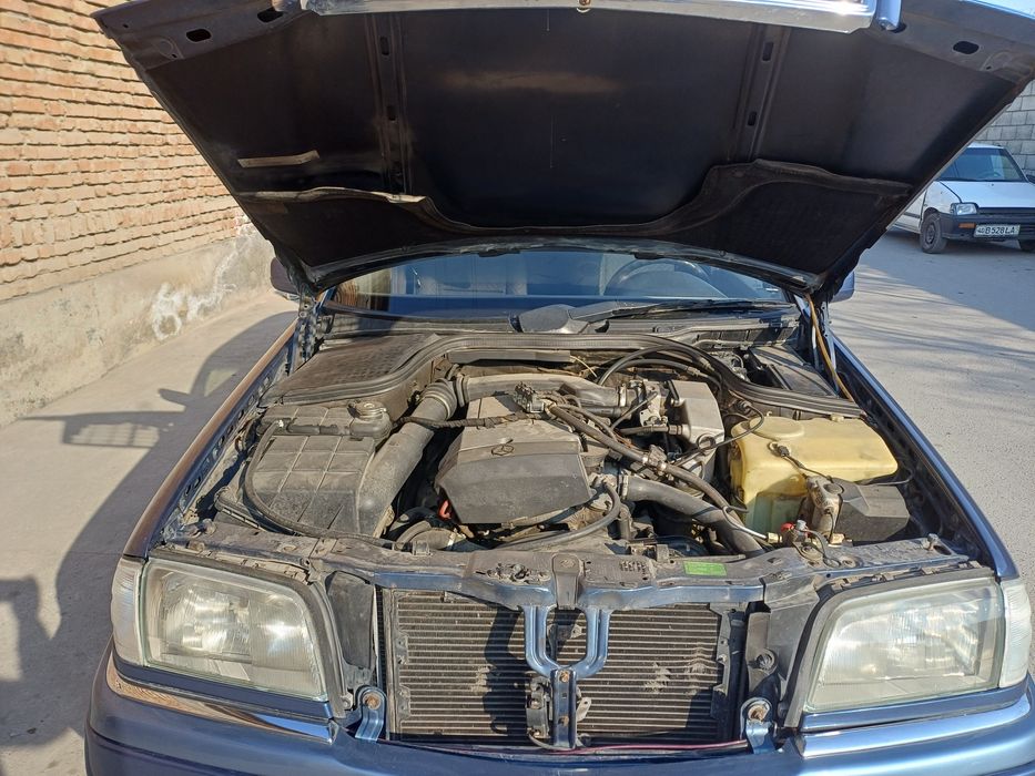 Mercedes-Benz 180c 1993 yil