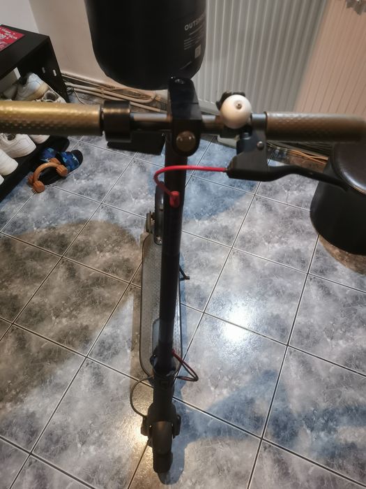 Trotineta electrica xiaomi și sac de box cu cadru metalic pentru perete