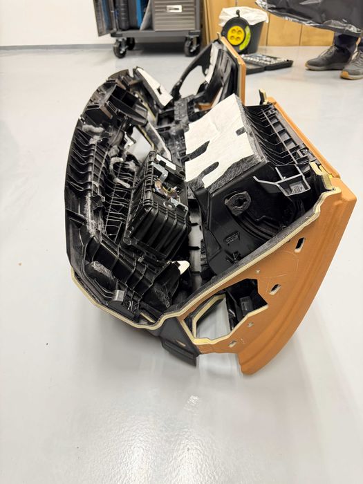 BMW G20 арматурно табло цвят cognac с airbag модул