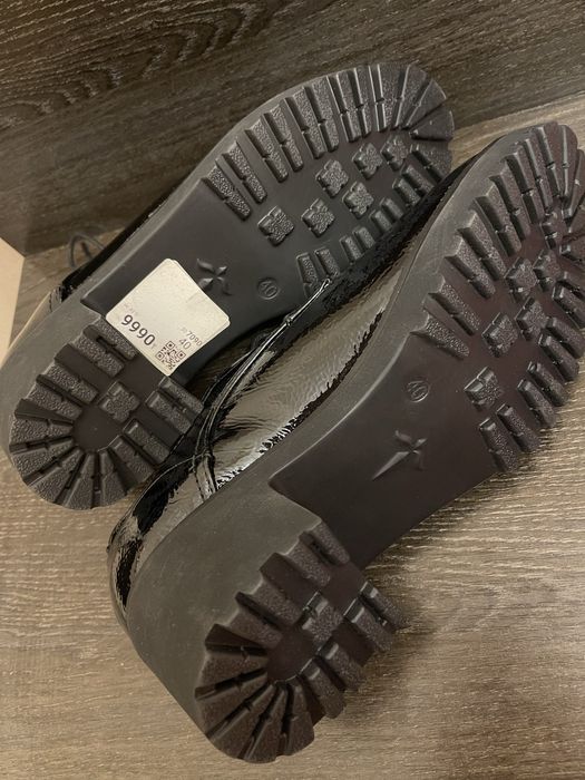 Продам полуботинки женские