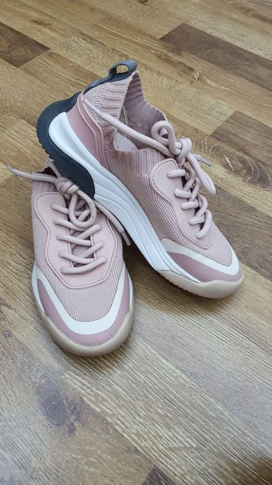 Продам кроссовки ZARA