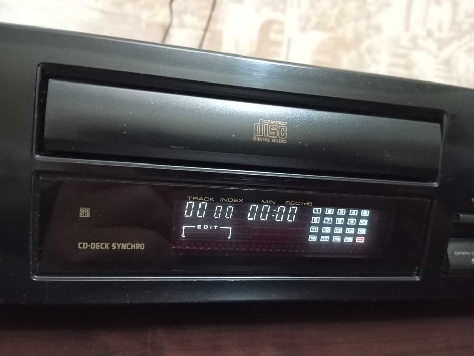 Продам проигрыватель CD дисков PIONEER model PD 204.