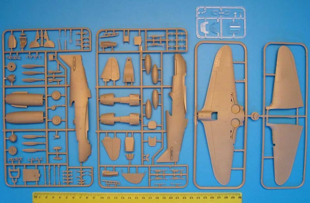 Сборная модель самолета ЛаГГ-3 1-й серии (ICM, 1:48)