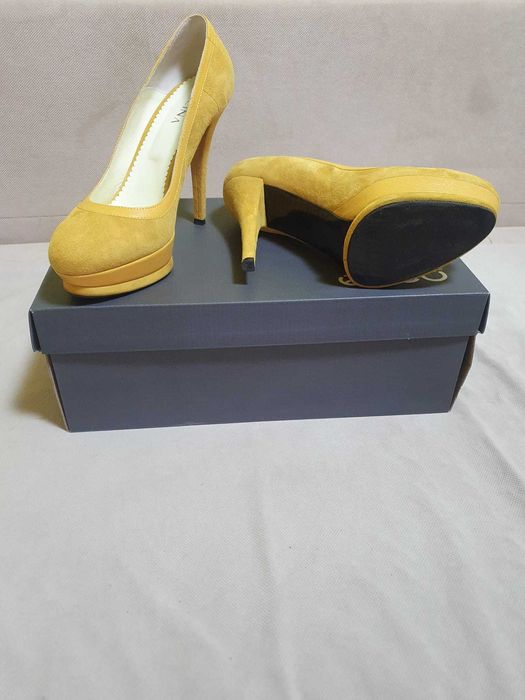 pantofi de dama din piele intoarsa
