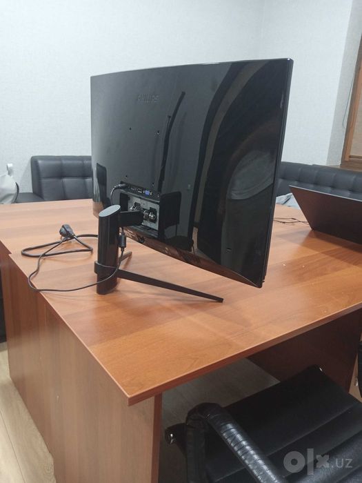 Philips 272M7C 27" Curved 144Hz — экран с дефектом