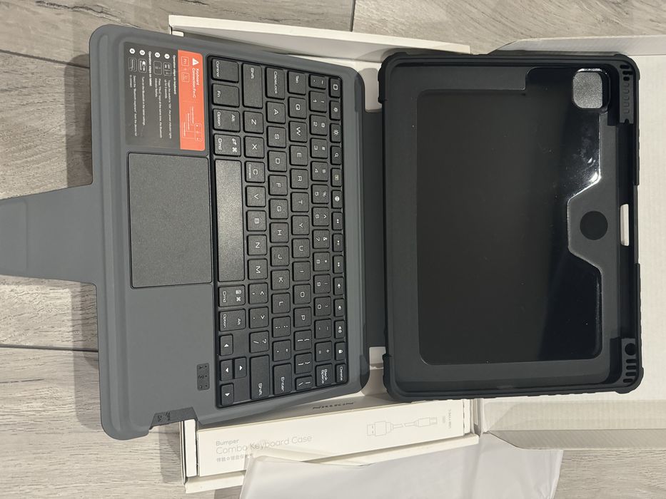 Ipad pro комбиниран противо ударен кейс и клавиатура с тъч пад