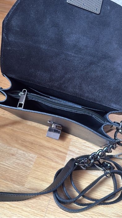 Сумочка кожаная черная