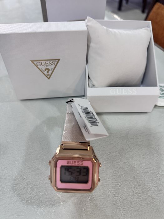 Часовник guess casio