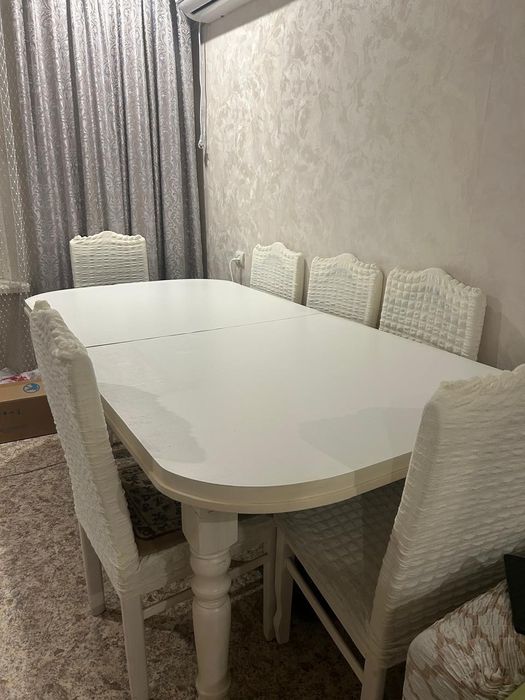 Стол без стульев