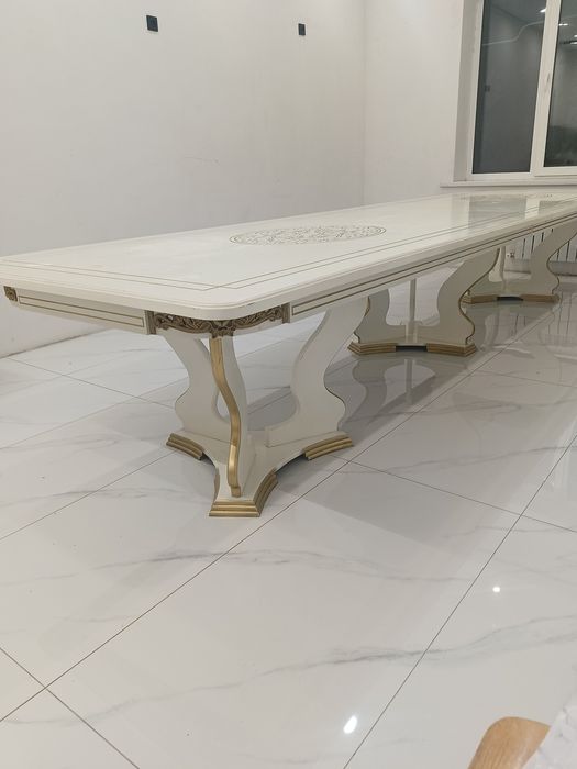 Срочно продается стол 5м