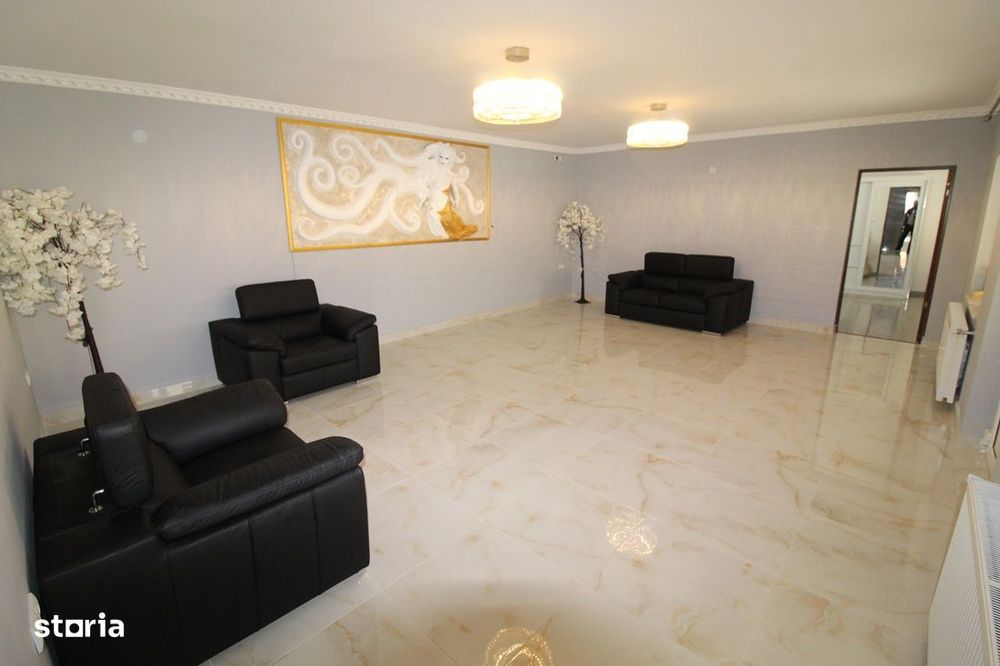 Închiriez casă în Hunedoara, zona Facultatea de Inginerie, teren 750mp