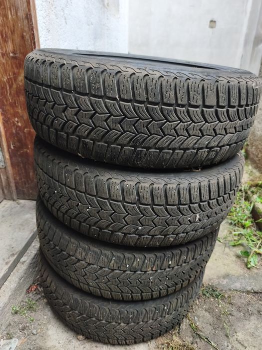 Vând set 4 roți de iarnă cu jante și capace originale Dacia anvelope Debica dot 48  2024