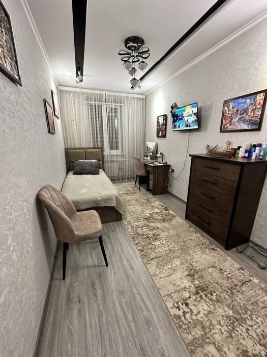 Чиланзар 2.  3комнатная с ремонтом.  Меб и тех.