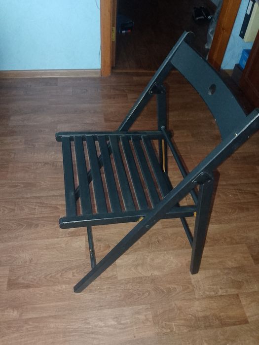 Продам складной, черный стул