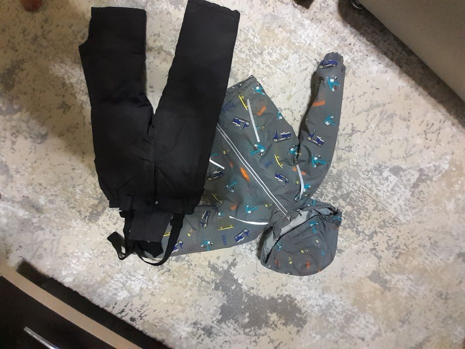 Продам детский осенний костюм на 3-4 года