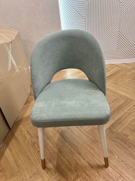 Продам новые стулья