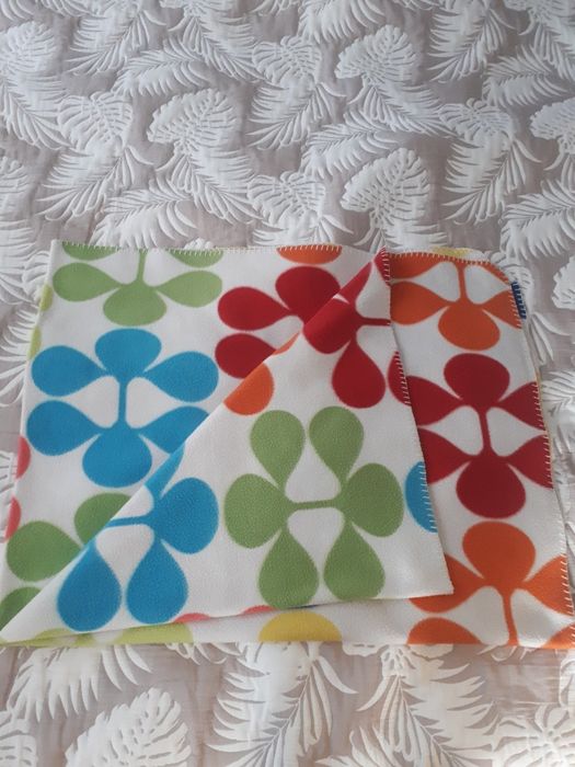 Тънко поларено одеяло