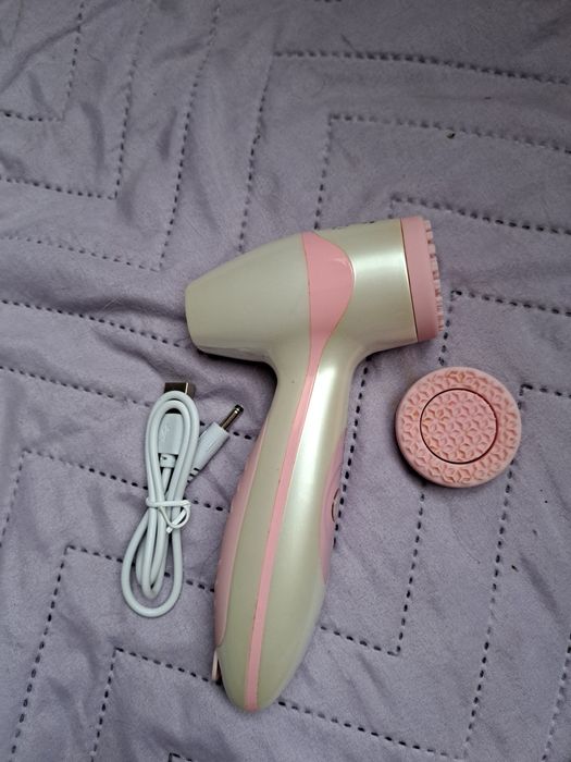 Уред за почистване на лица