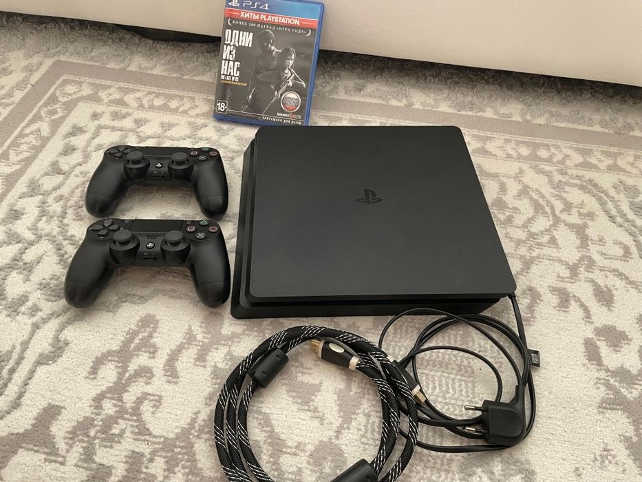 PS4 Slim 1 TB + 2 геймпада + PS Plus + игры