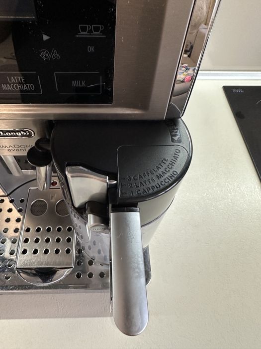 Vand espresor Delonghi PrimaDonna Avant