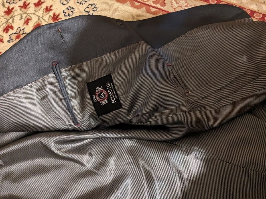 Продам костюм новый