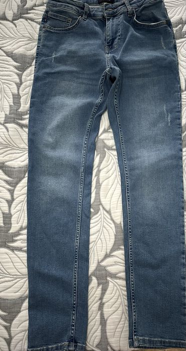 Продам джинсы подростковые, на мальчика.