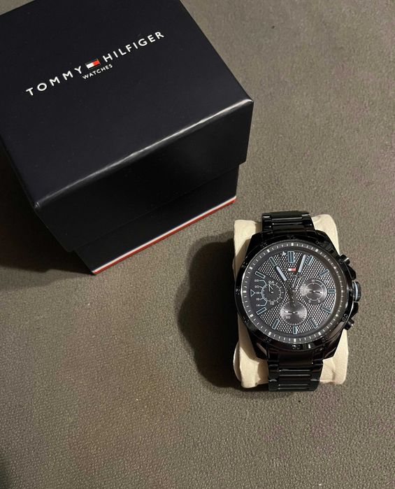 Часовници Tommy Hilfiger и Fossil FS4552IE (двата общо 320лв.)