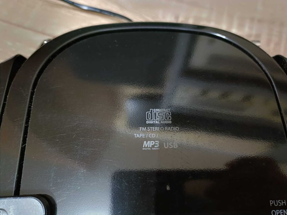 Vand casetofon cu telecomanda