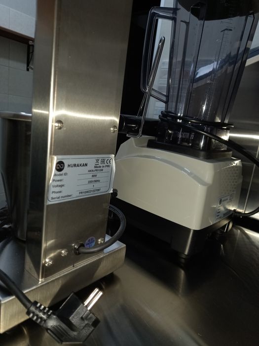 Миксер "HURAKAN "новый.
