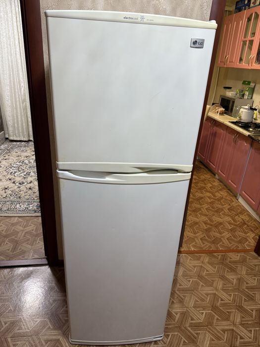 Холодильник б/у.