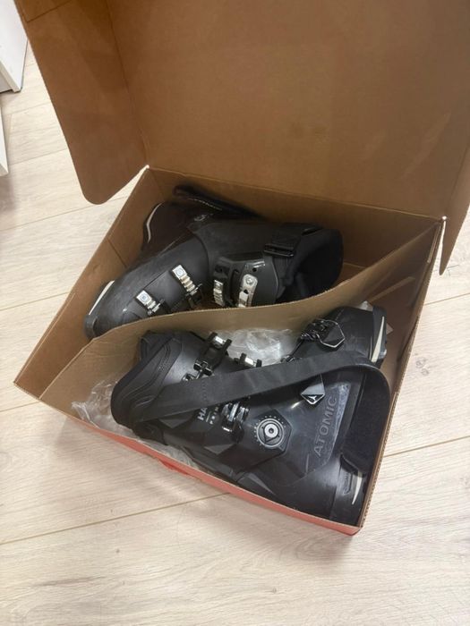 Горнолыжные ботинки Atomic торг возможен