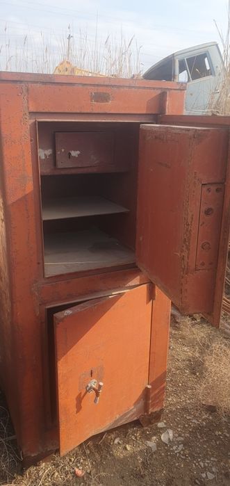 Сейф заводской холати зур б/у