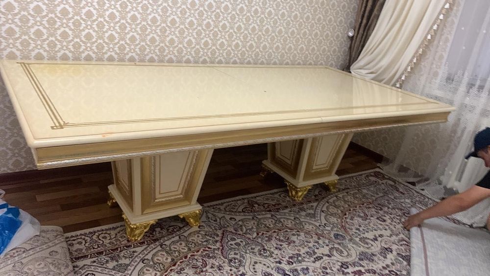 Продам большой стол