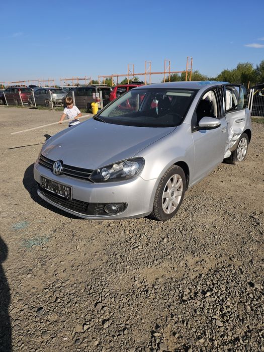 Dezmembrari piese vw golf 6 cay 1,6 tdi,DSG hb, gri,avariat automata 168 000 km.