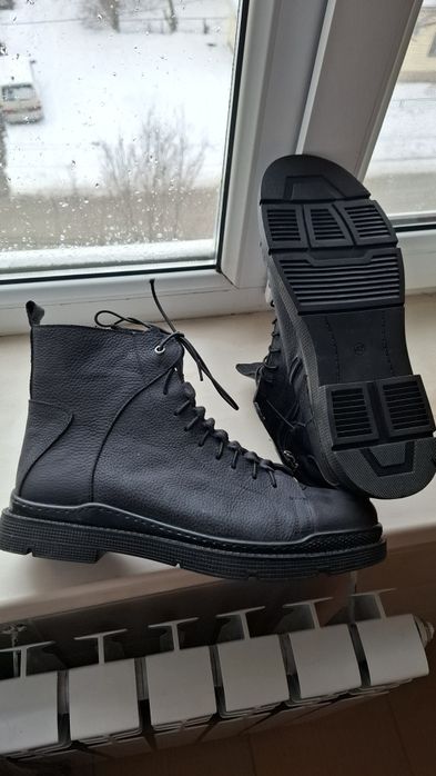 Продам кожаные  берцы