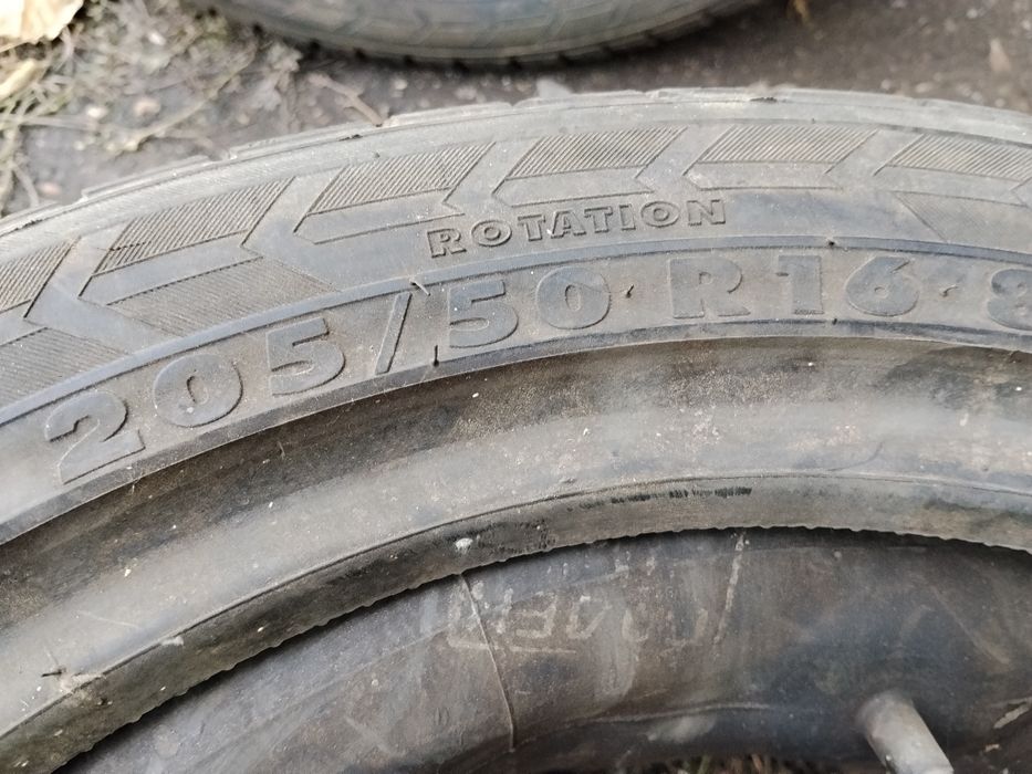 Продам два зимних колеса на 16