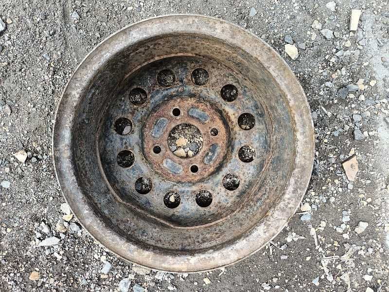 Продам ОДИН металлический диск на Ford