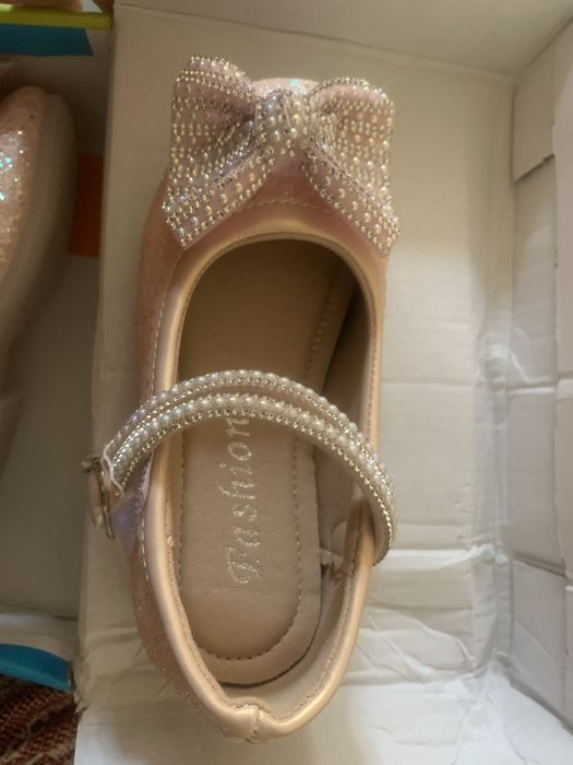 Детская обувь,туфельки нарядные