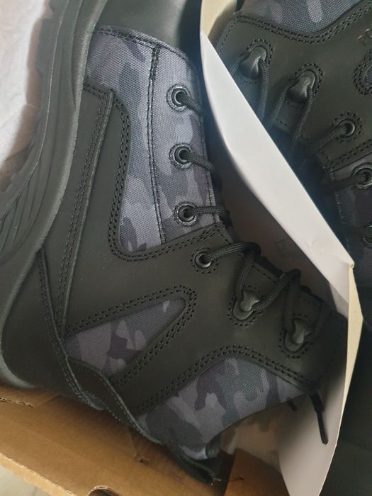 Продавам високи обувки